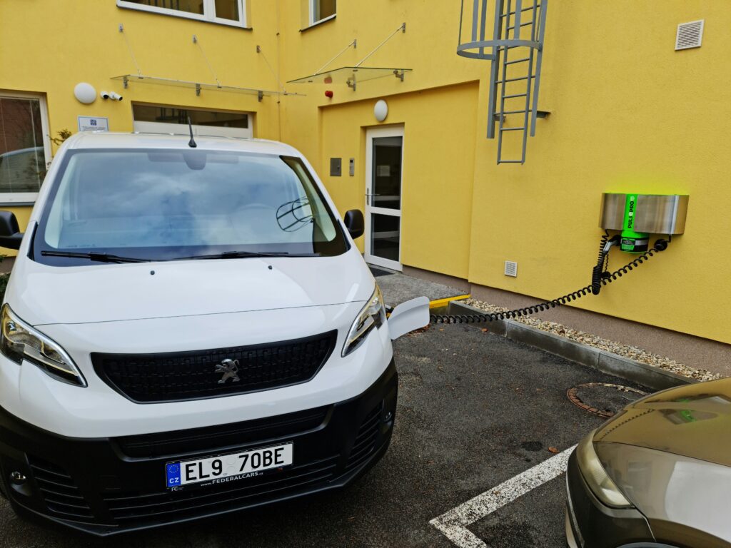 První elektromobil pro CSOP Praha 15