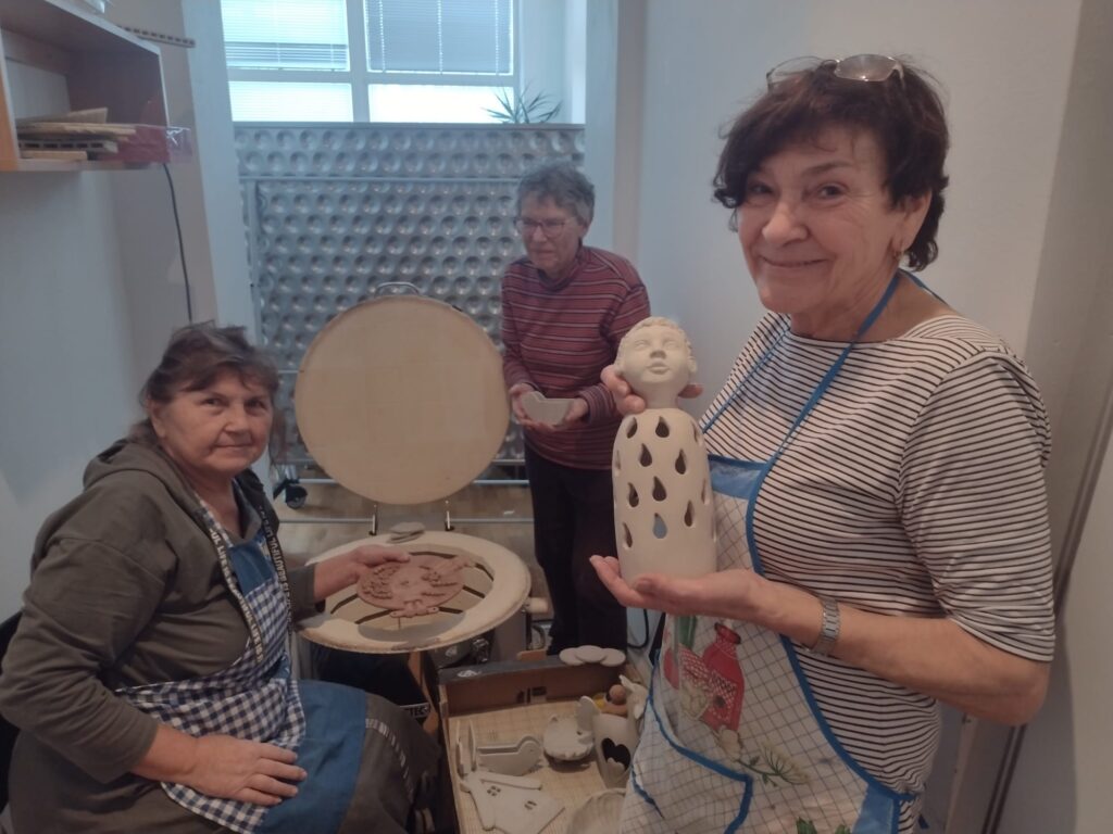 Keramika, velikonoční motivy, zakládání výrobků do keramické pece