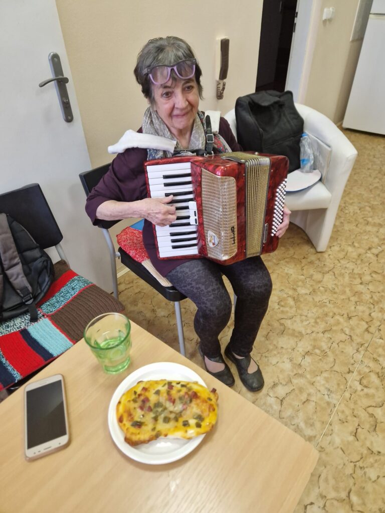 Kavárnička s Miluškou Beranovou v Klubu Seniorů